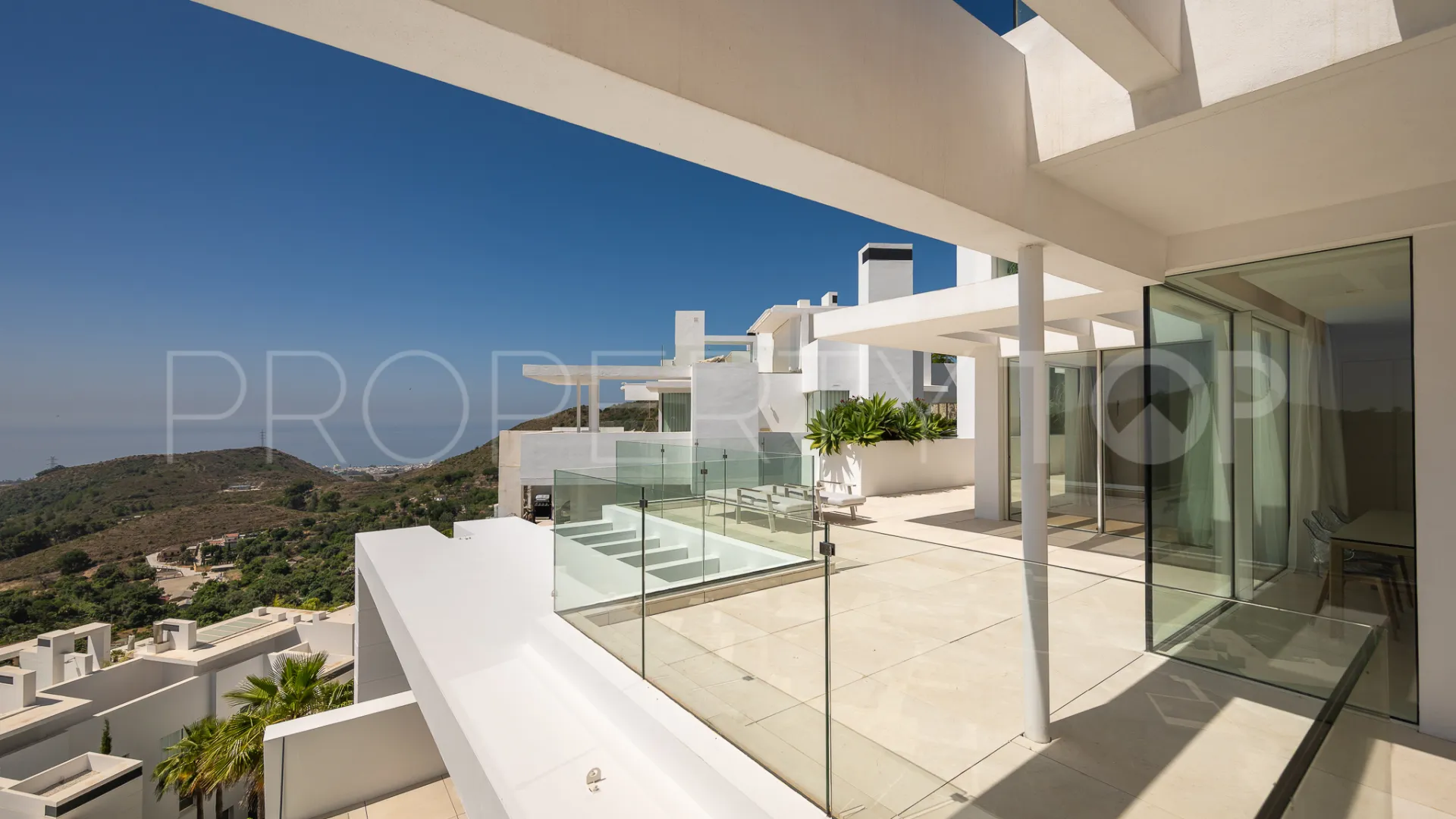 Duplex penthouse with 3 bedrooms for sale in Marbella City