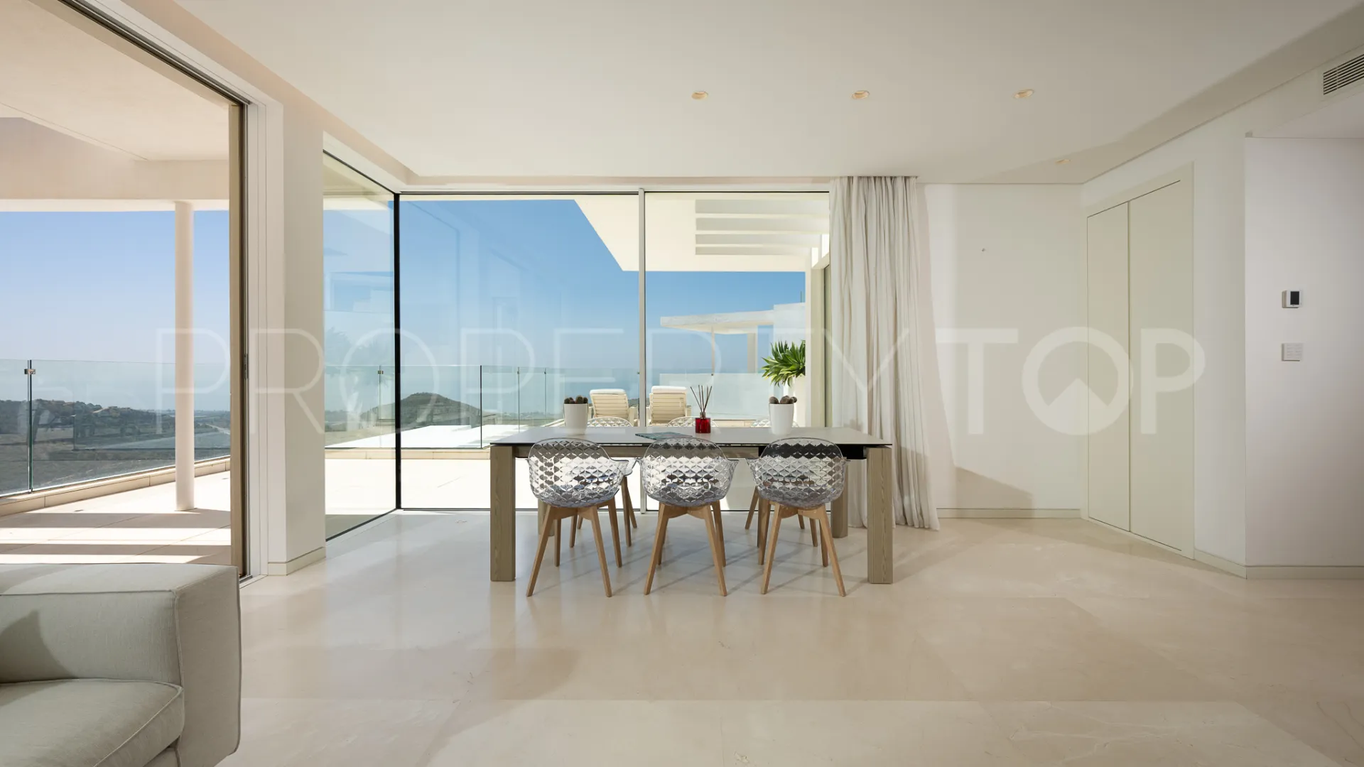 Duplex penthouse with 3 bedrooms for sale in Marbella City