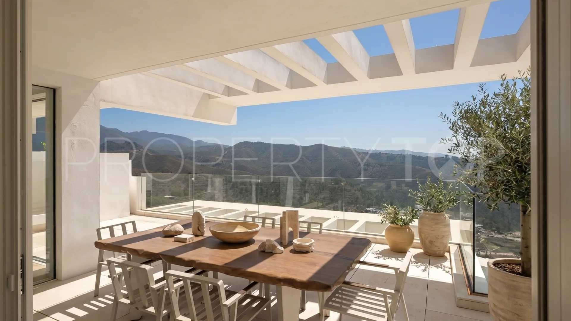 Duplex penthouse with 3 bedrooms for sale in Marbella City