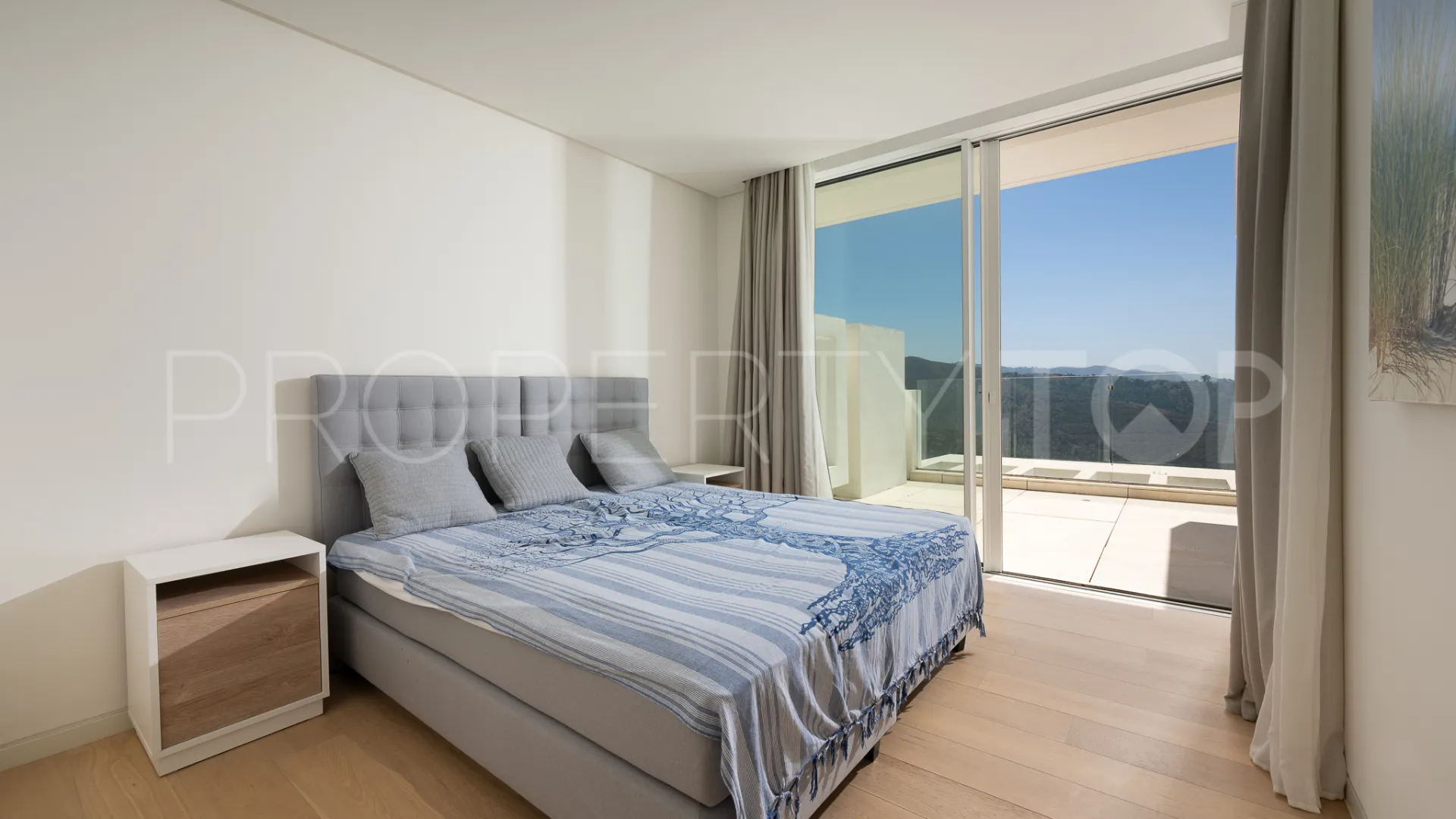 Duplex penthouse with 3 bedrooms for sale in Marbella City