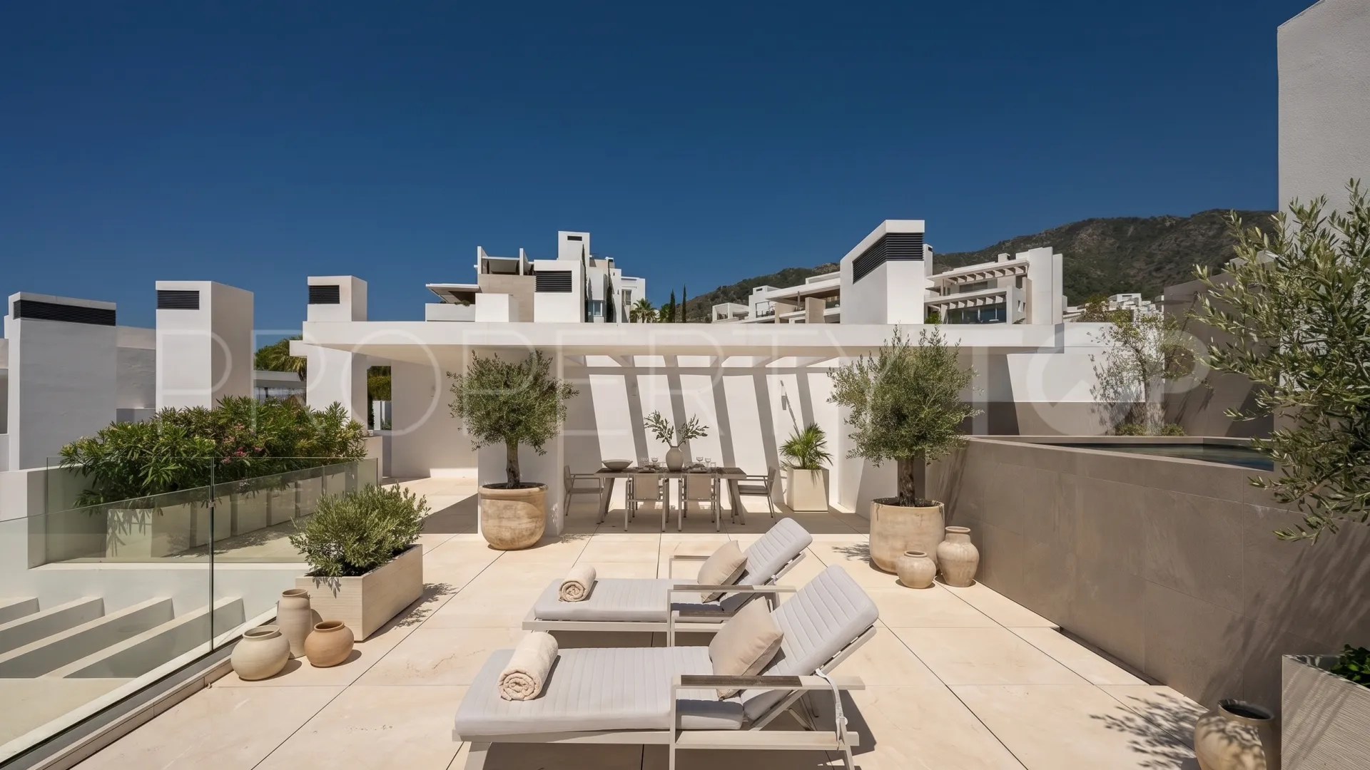 Duplex penthouse with 3 bedrooms for sale in Marbella City