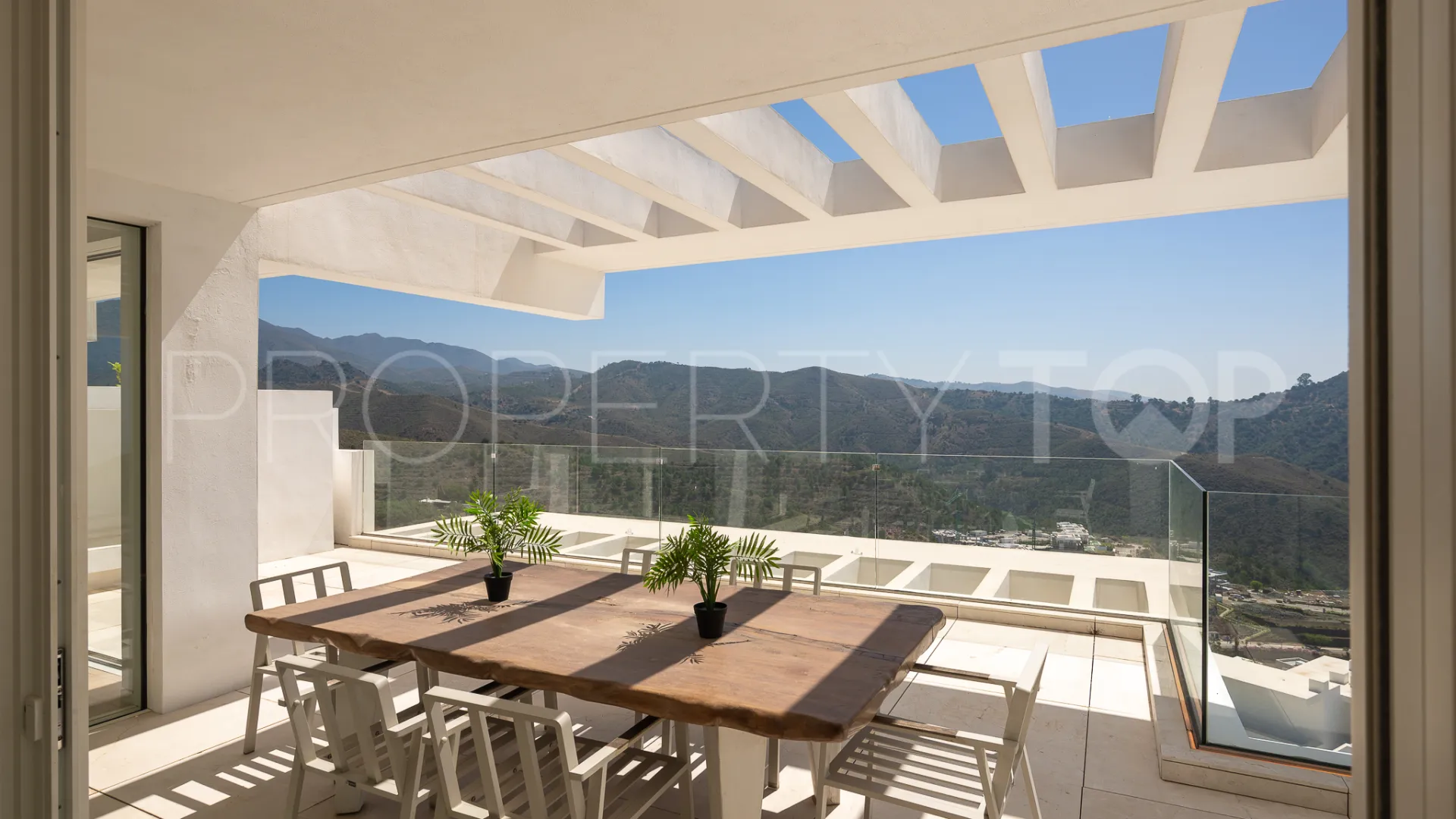 Duplex penthouse with 3 bedrooms for sale in Marbella City