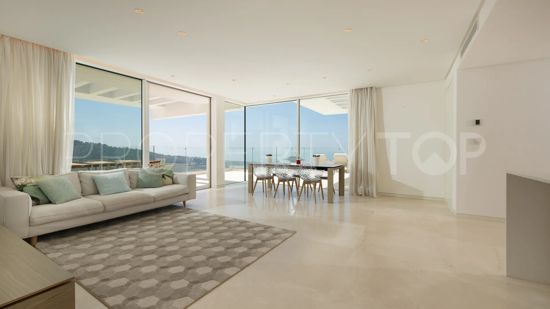 Duplex penthouse with 3 bedrooms for sale in Marbella City
