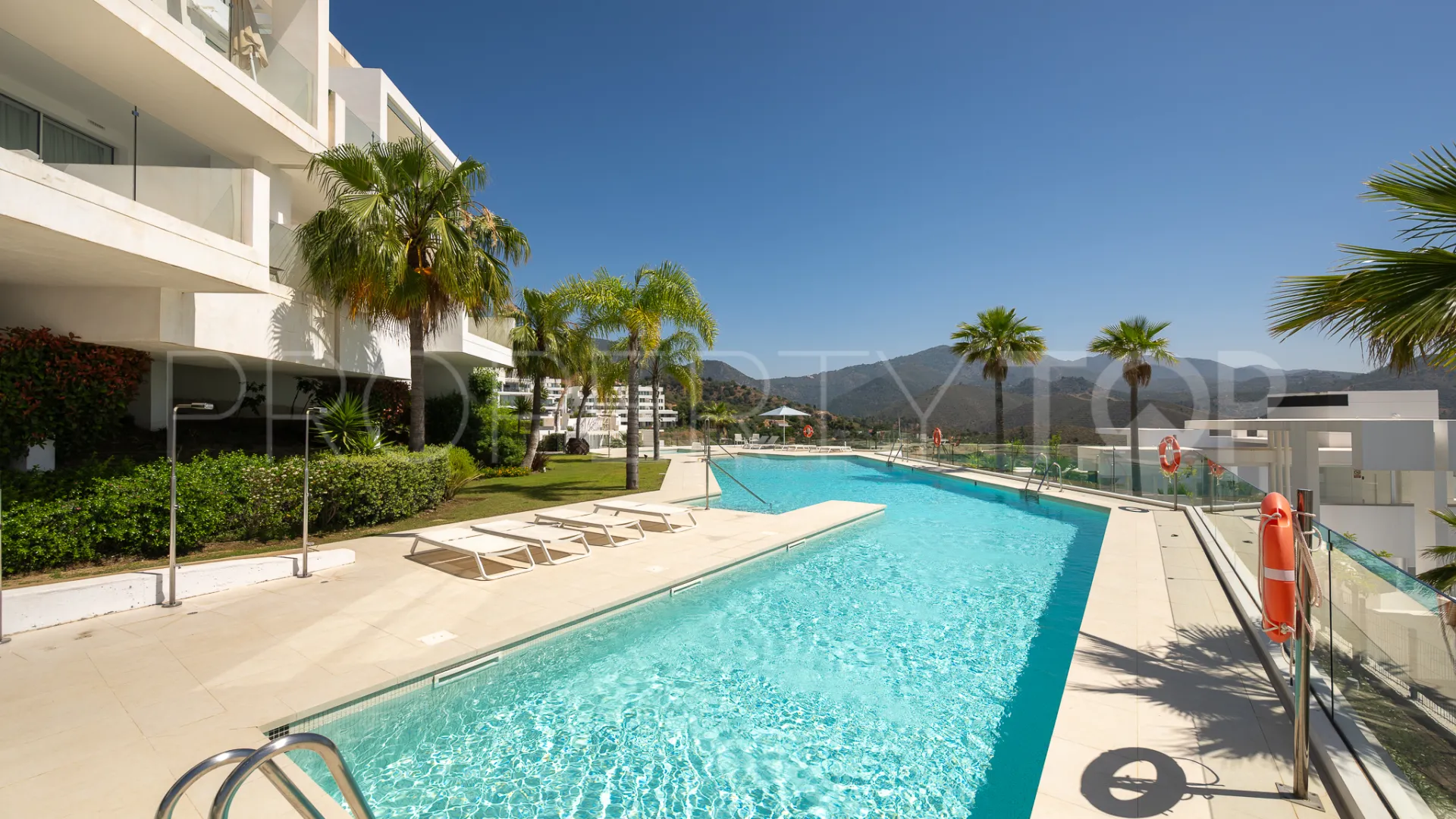 Duplex penthouse with 3 bedrooms for sale in Marbella City