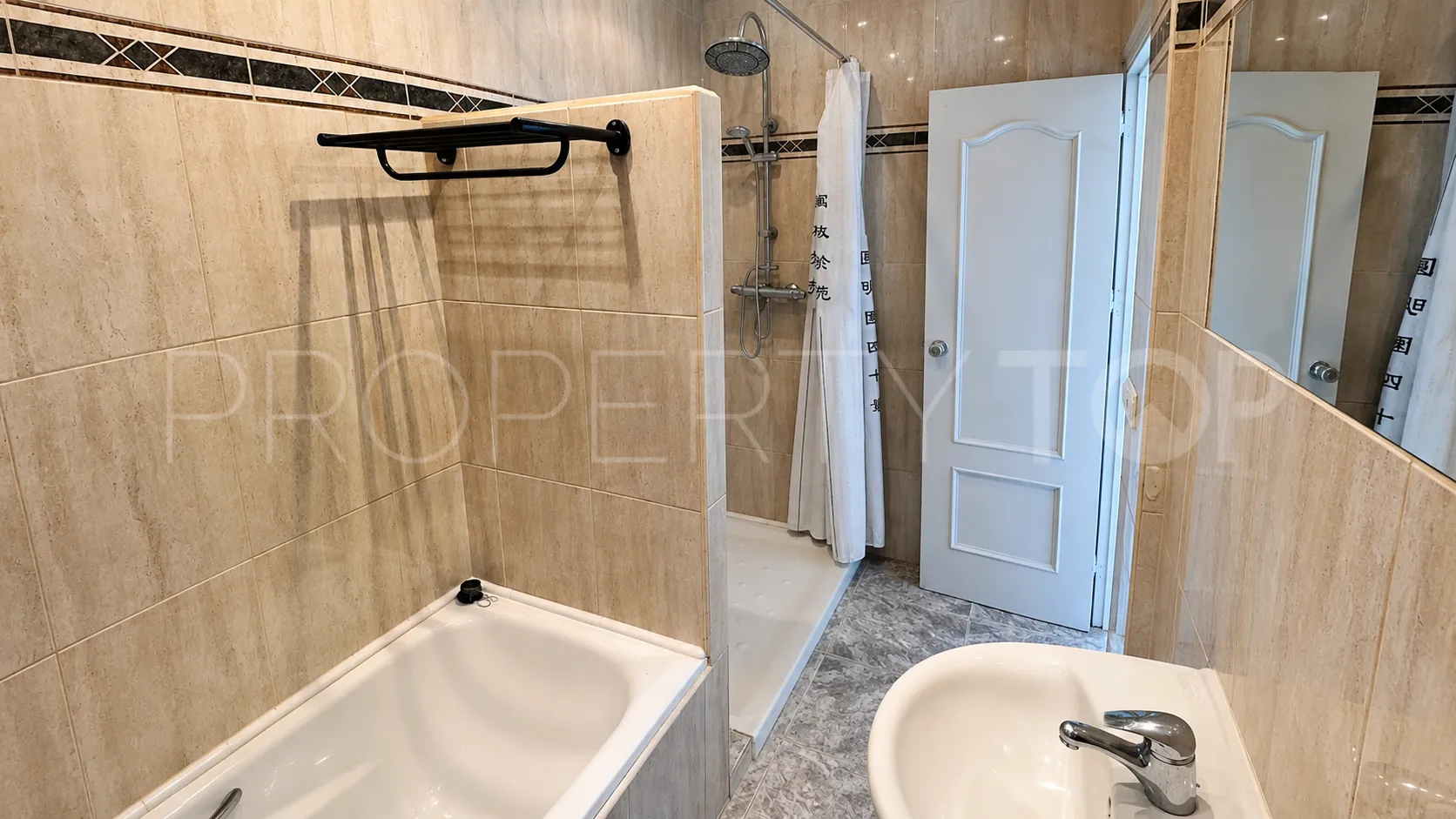 Estepona Puerto, apartamento a la venta