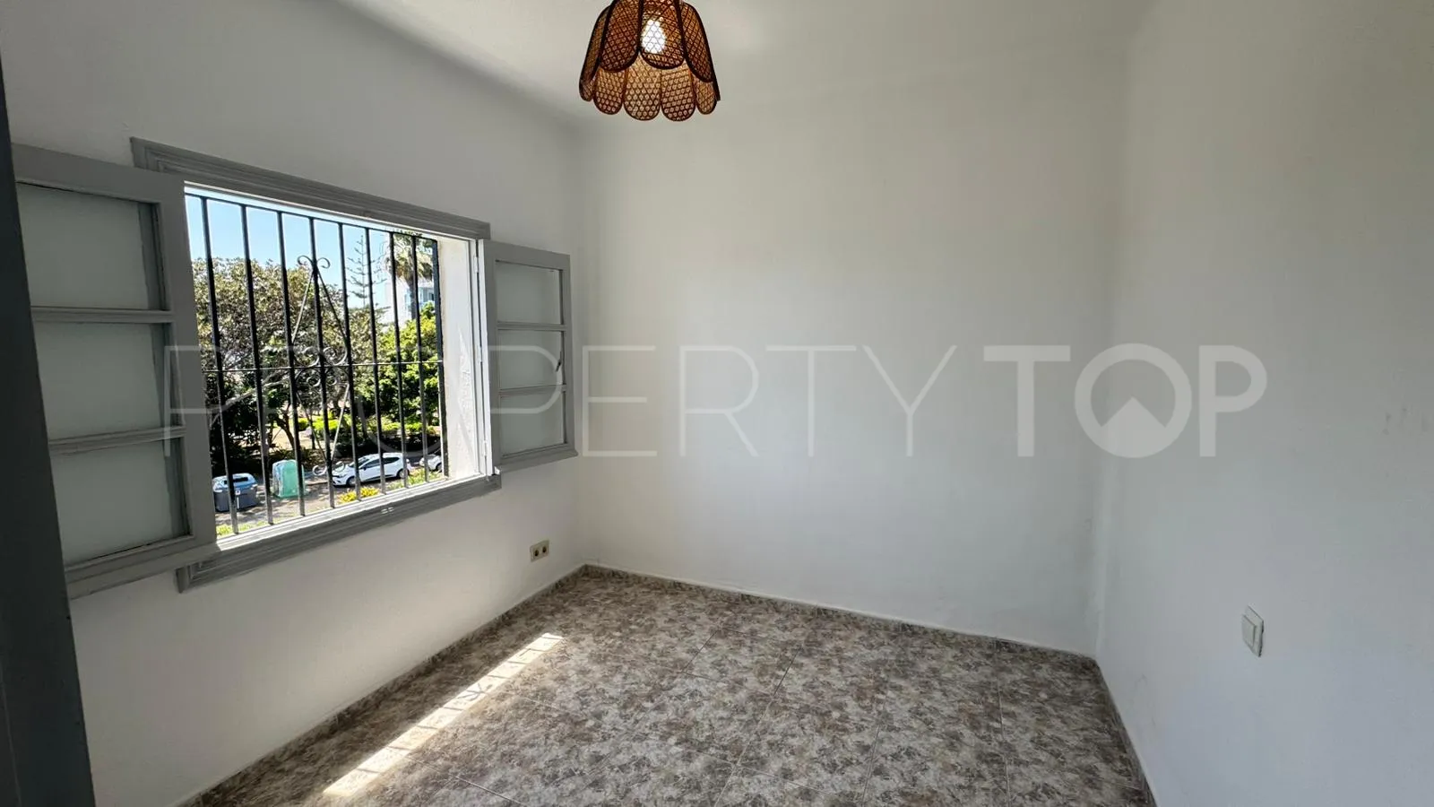 Estepona Puerto, apartamento a la venta