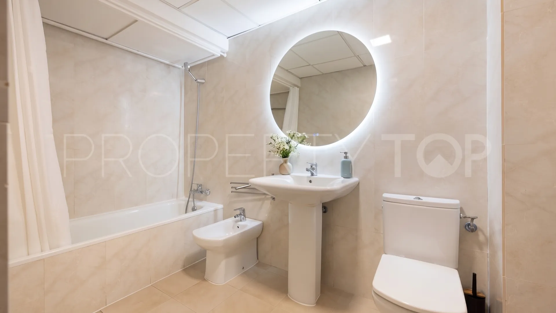 Apartamento con 1 dormitorio en venta en Marbella - Puerto Banus