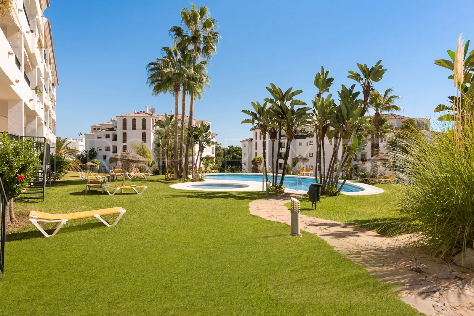 Comprar apartamento en Calahonda