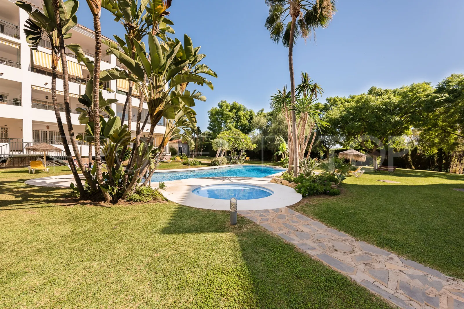 Comprar apartamento en Calahonda
