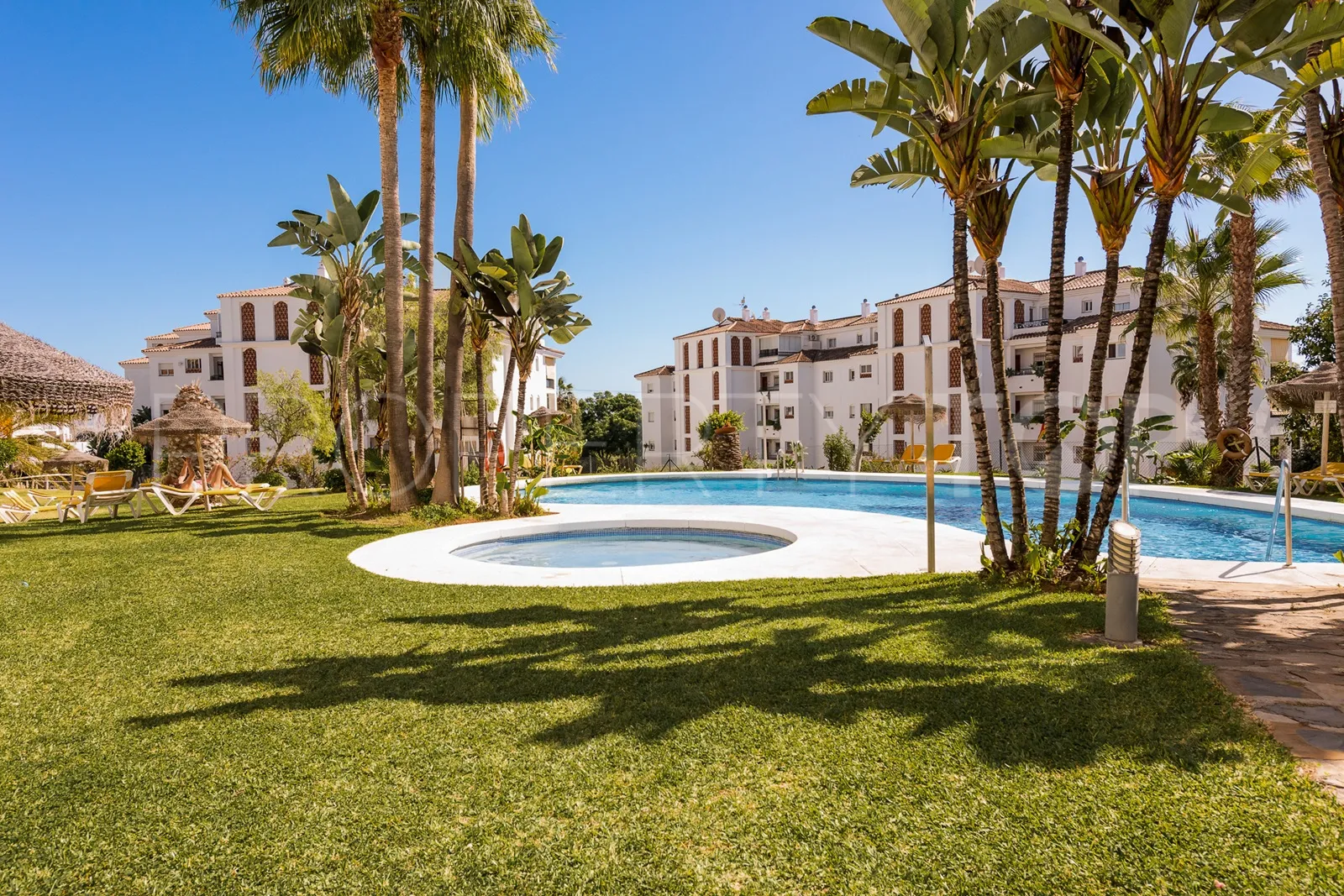 Comprar apartamento en Calahonda