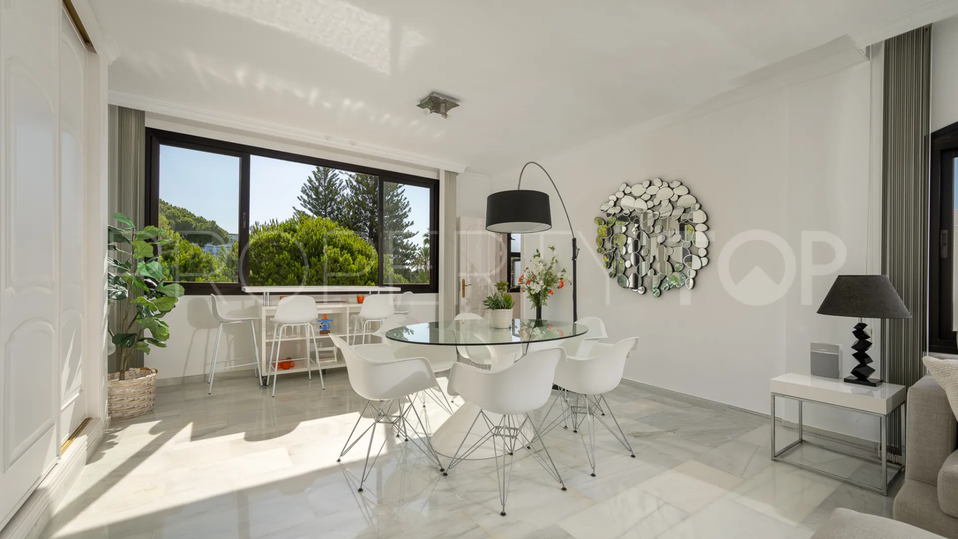 Playas del Duque, apartamento de 2 dormitorios en venta