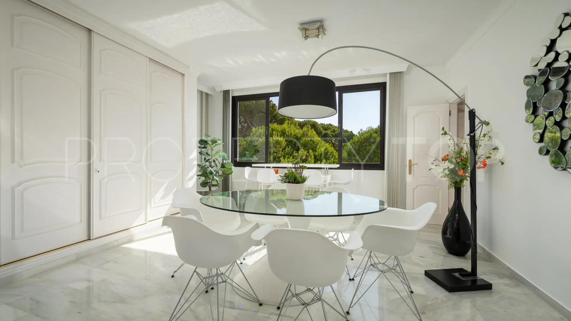 Playas del Duque, apartamento de 2 dormitorios en venta