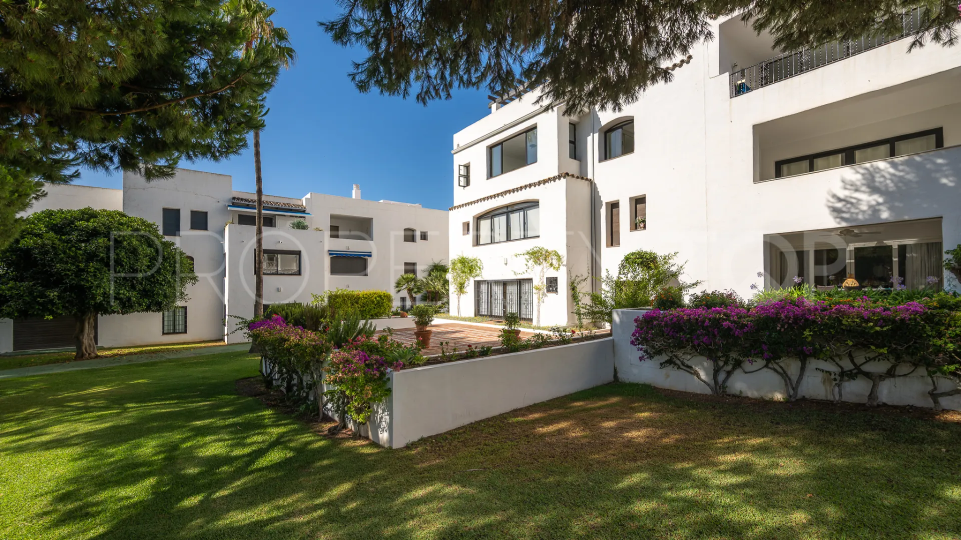 Playas del Duque, apartamento de 2 dormitorios en venta