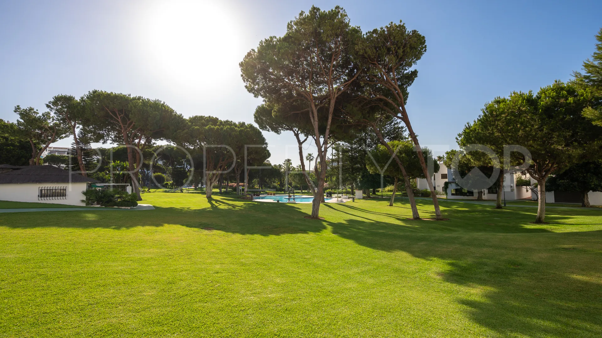 Playas del Duque, apartamento de 2 dormitorios en venta