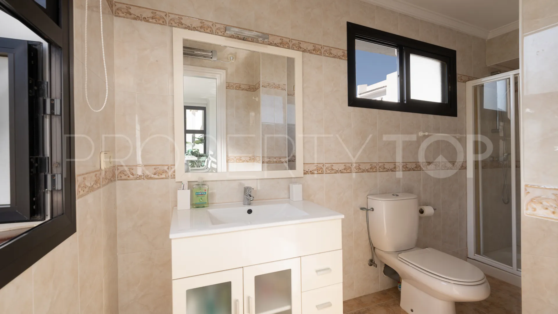Playas del Duque, apartamento de 2 dormitorios en venta