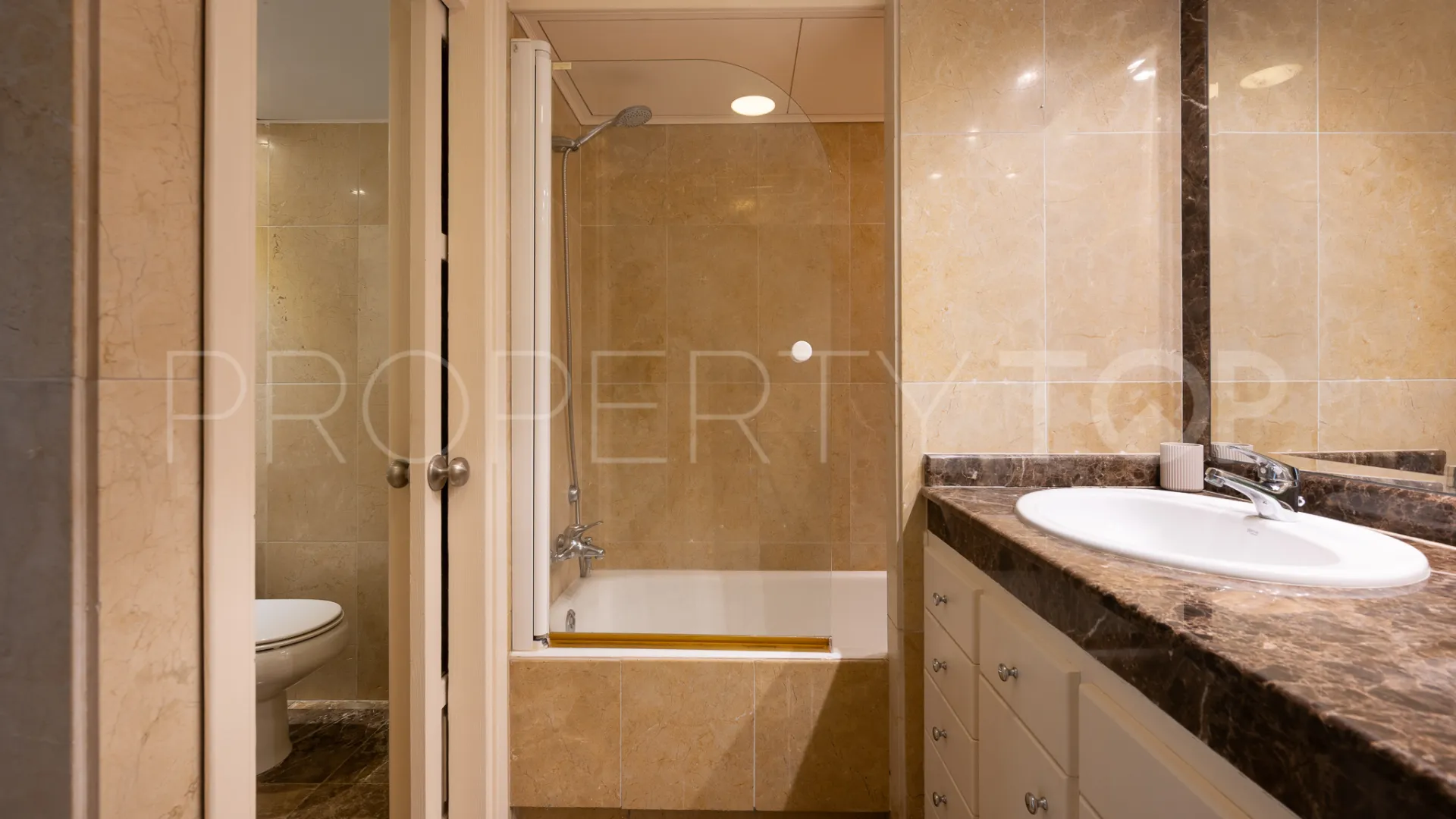 Playas del Duque, apartamento de 2 dormitorios en venta