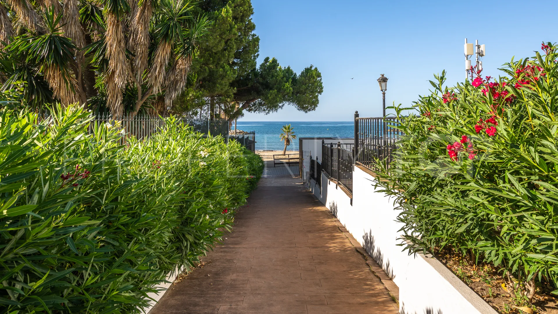Playas del Duque, apartamento de 2 dormitorios en venta