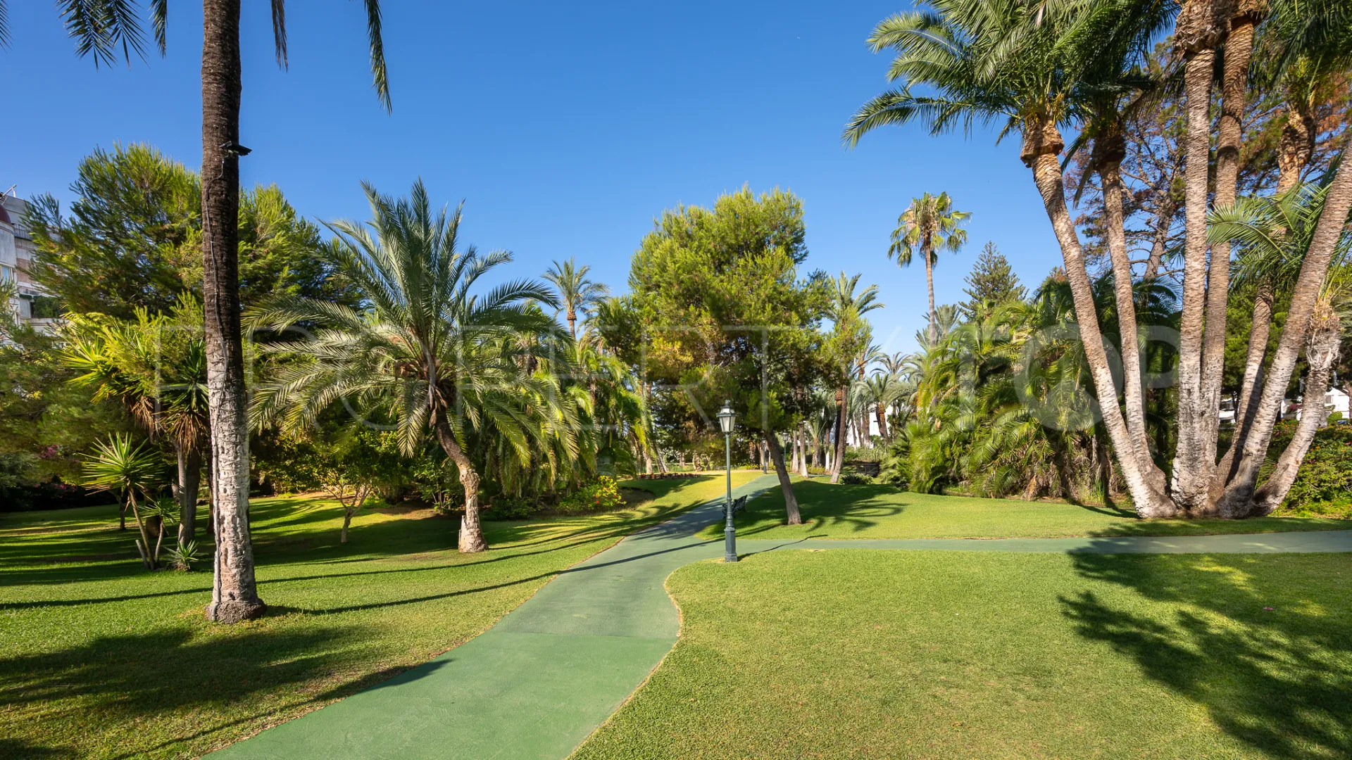 Playas del Duque, apartamento de 2 dormitorios en venta
