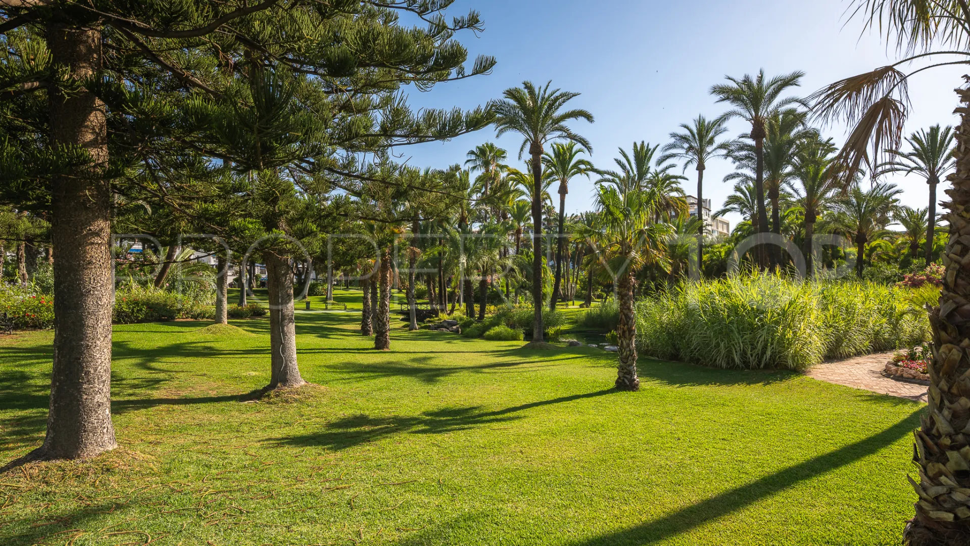 Playas del Duque, apartamento de 2 dormitorios en venta