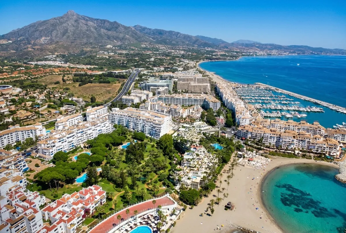 Playas del Duque, apartamento de 2 dormitorios en venta