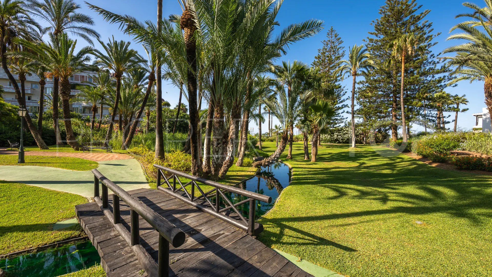 Playas del Duque, apartamento de 2 dormitorios en venta