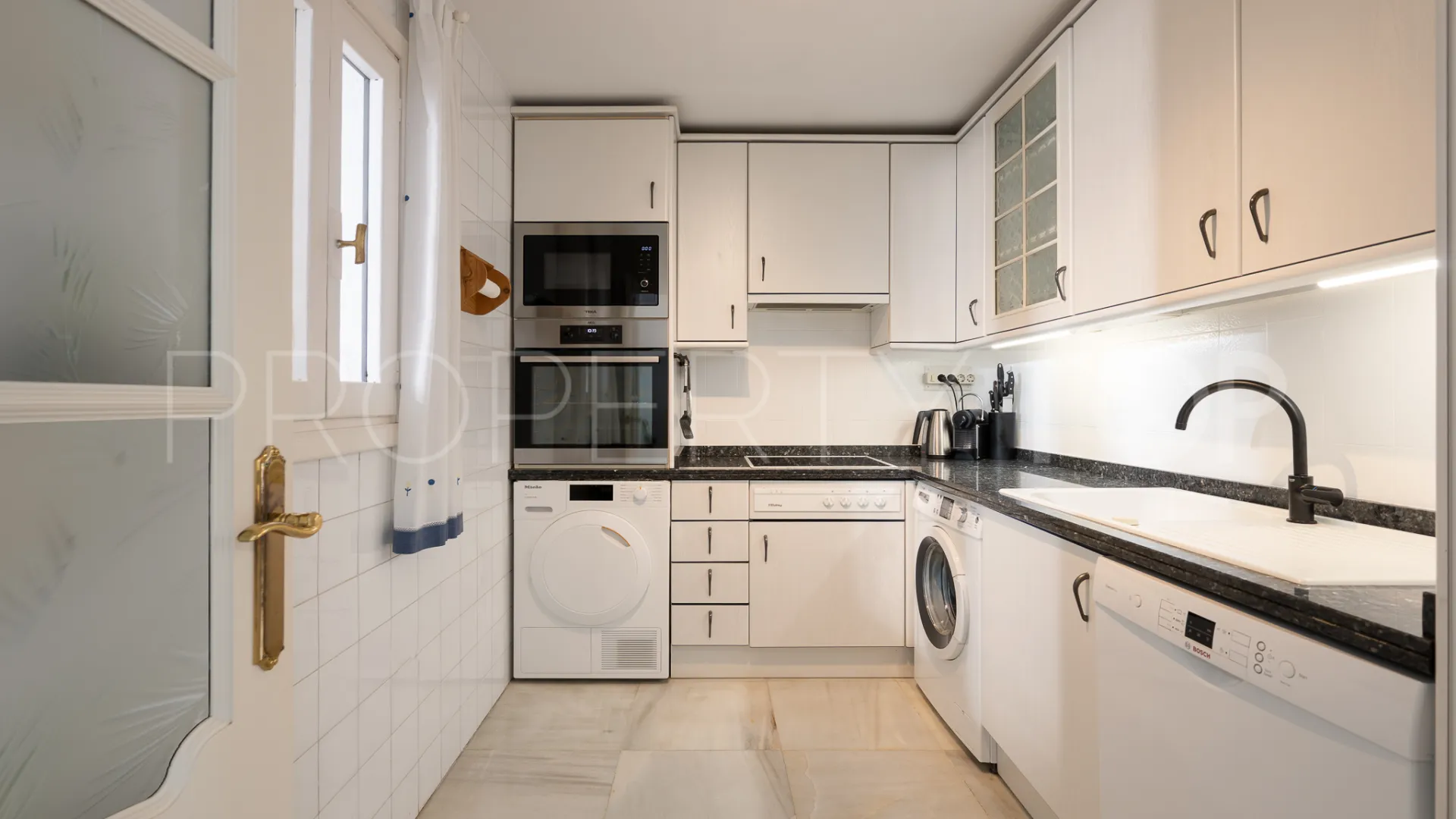 Playas del Duque, apartamento de 2 dormitorios en venta