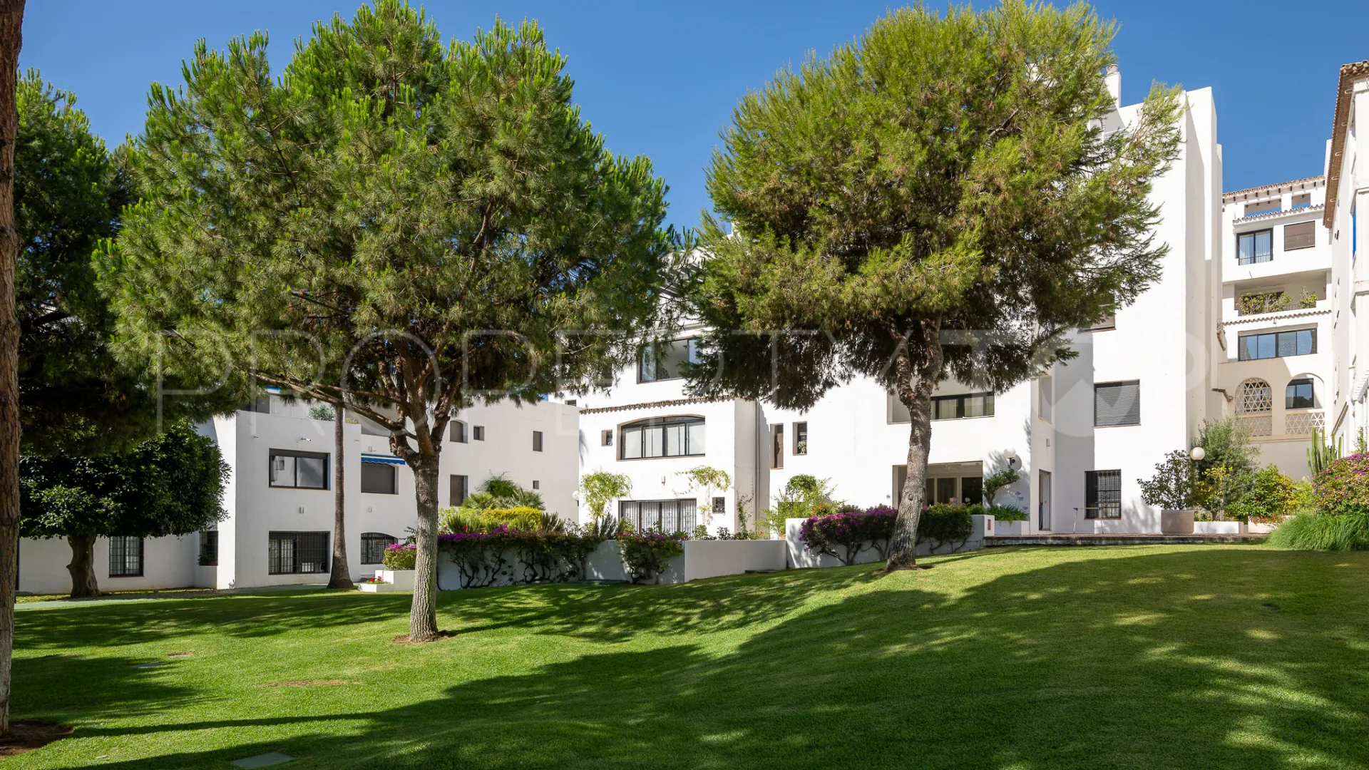 Playas del Duque, apartamento de 2 dormitorios en venta