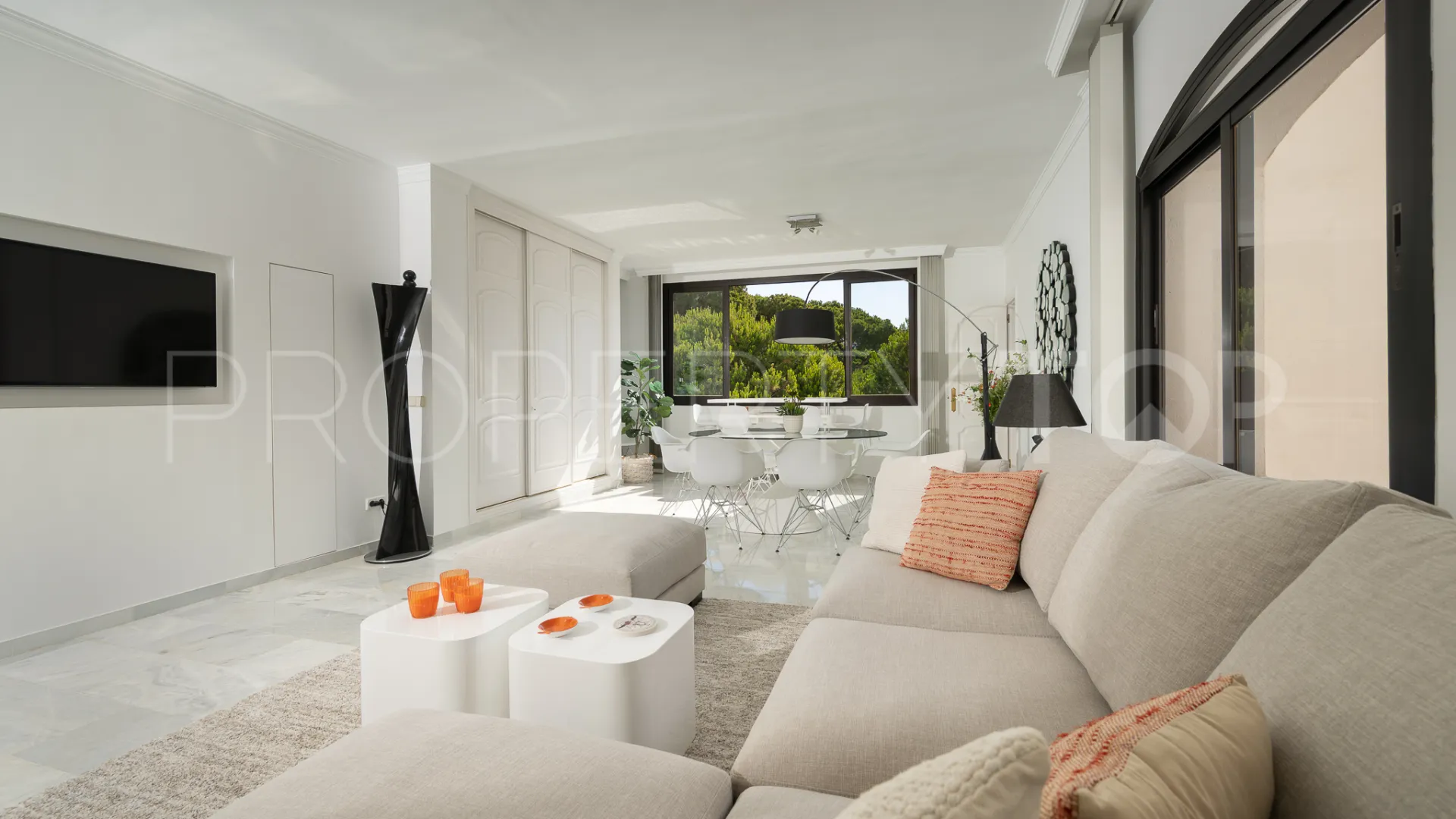 Playas del Duque, apartamento de 2 dormitorios en venta