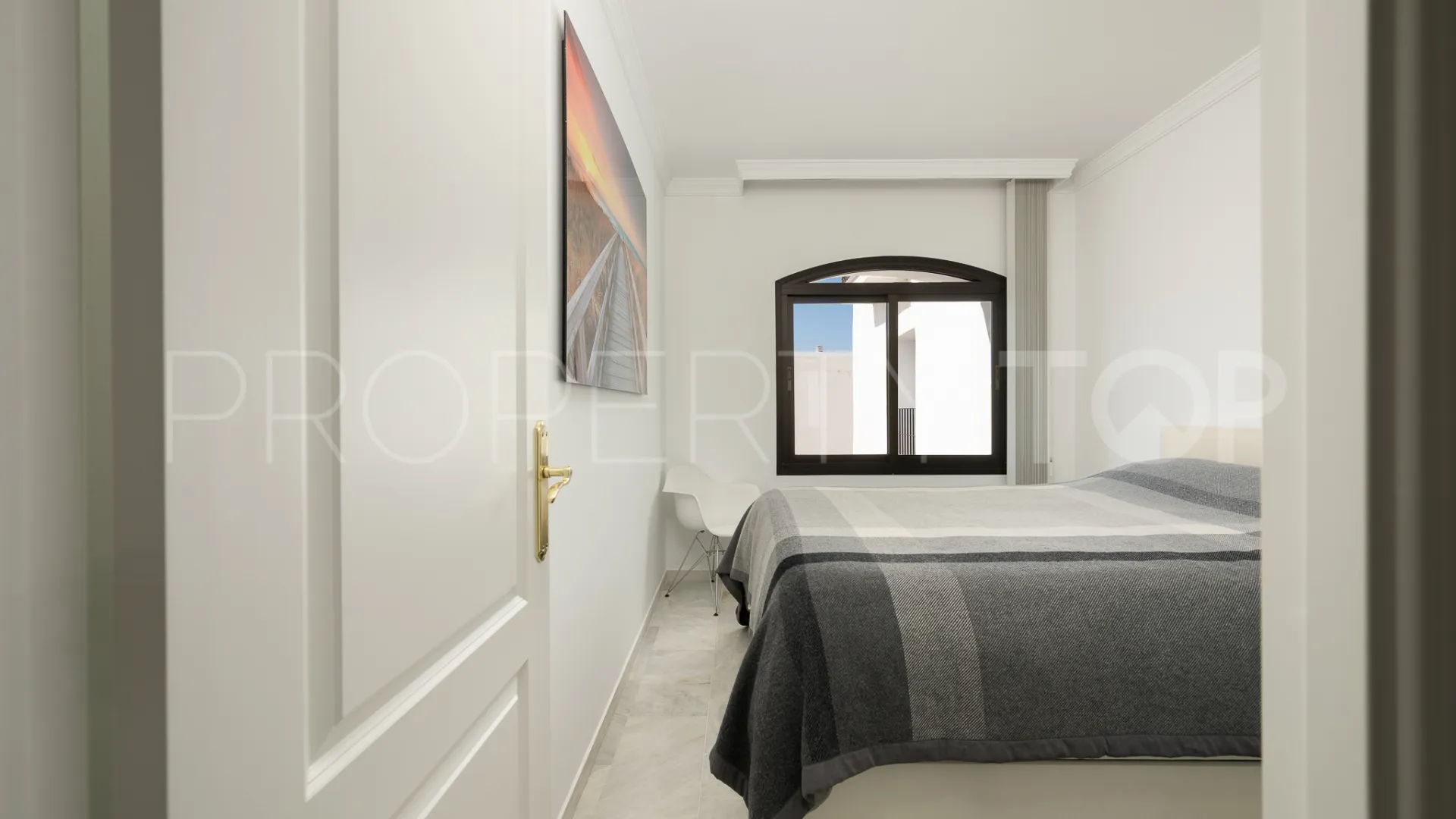 Playas del Duque, apartamento de 2 dormitorios en venta