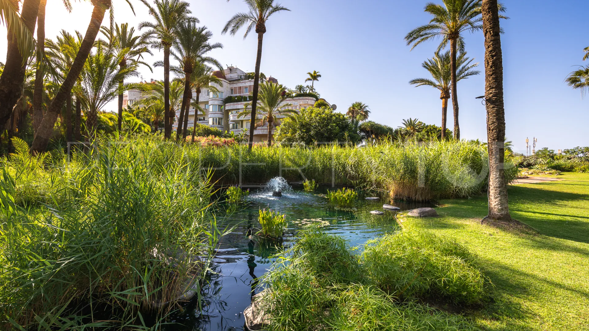 Playas del Duque, apartamento de 2 dormitorios en venta