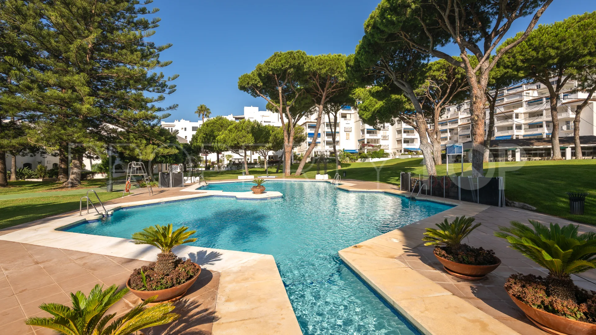 Playas del Duque, apartamento de 2 dormitorios en venta