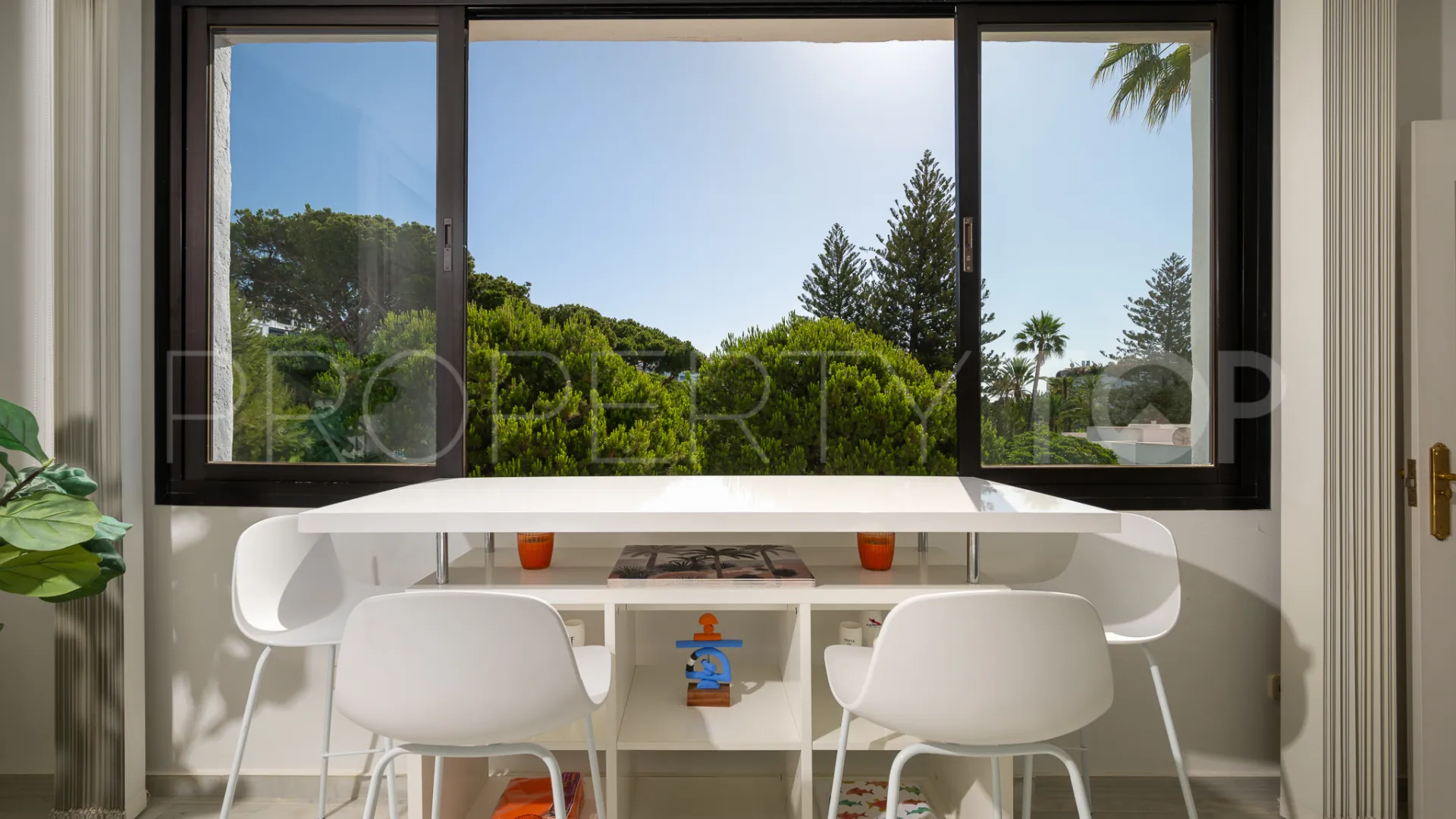 Playas del Duque, apartamento de 2 dormitorios en venta