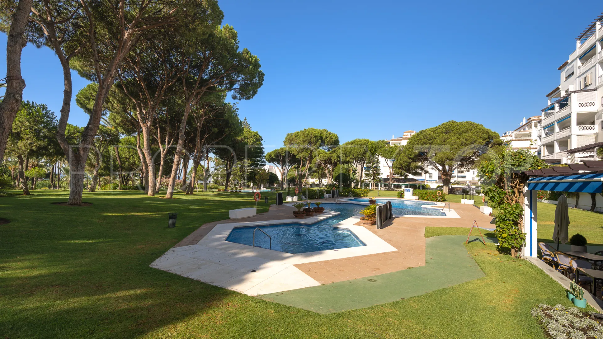 Playas del Duque, apartamento de 2 dormitorios en venta