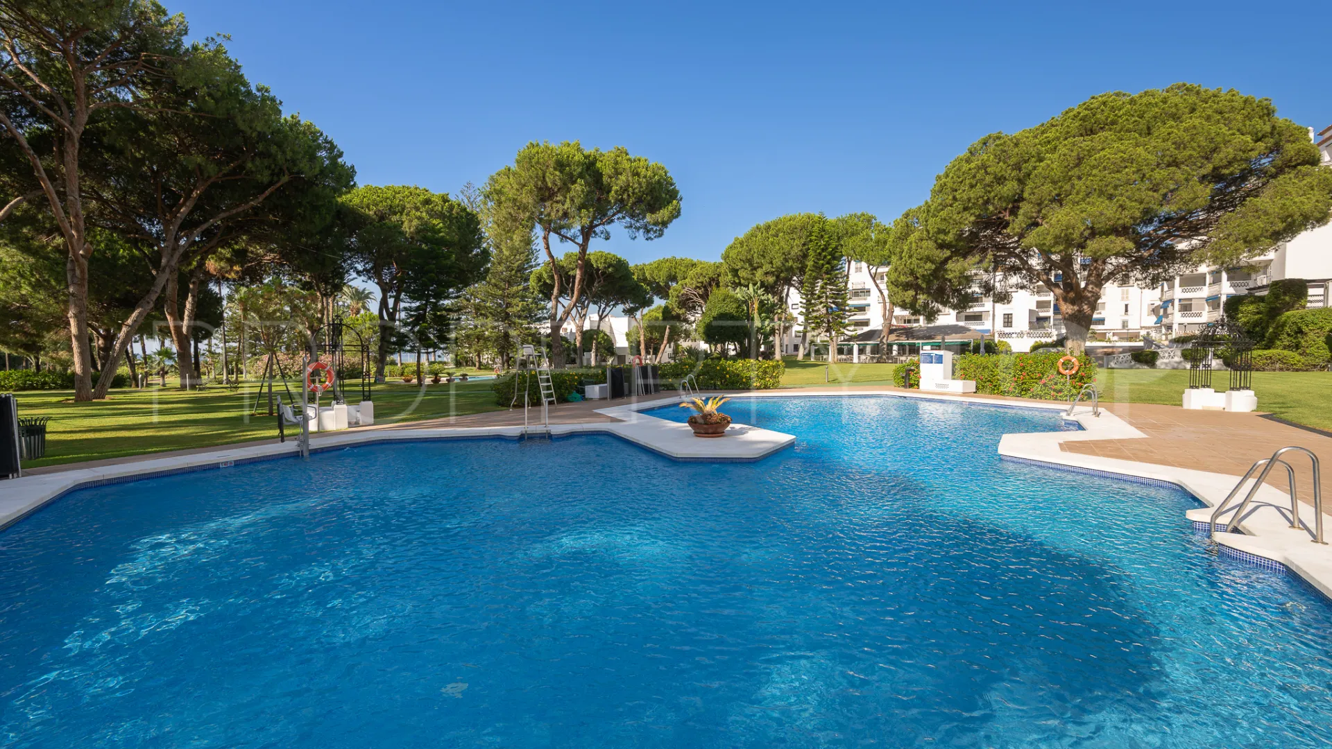 Playas del Duque, apartamento de 2 dormitorios en venta