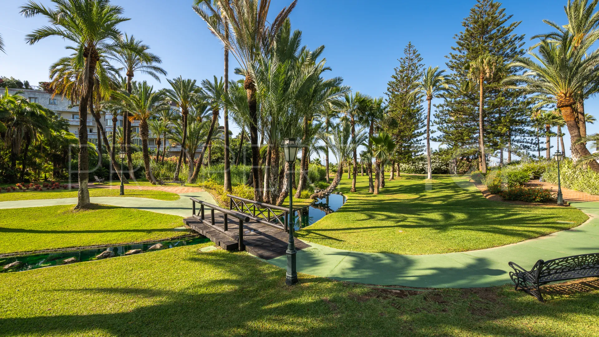 Playas del Duque, apartamento de 2 dormitorios en venta