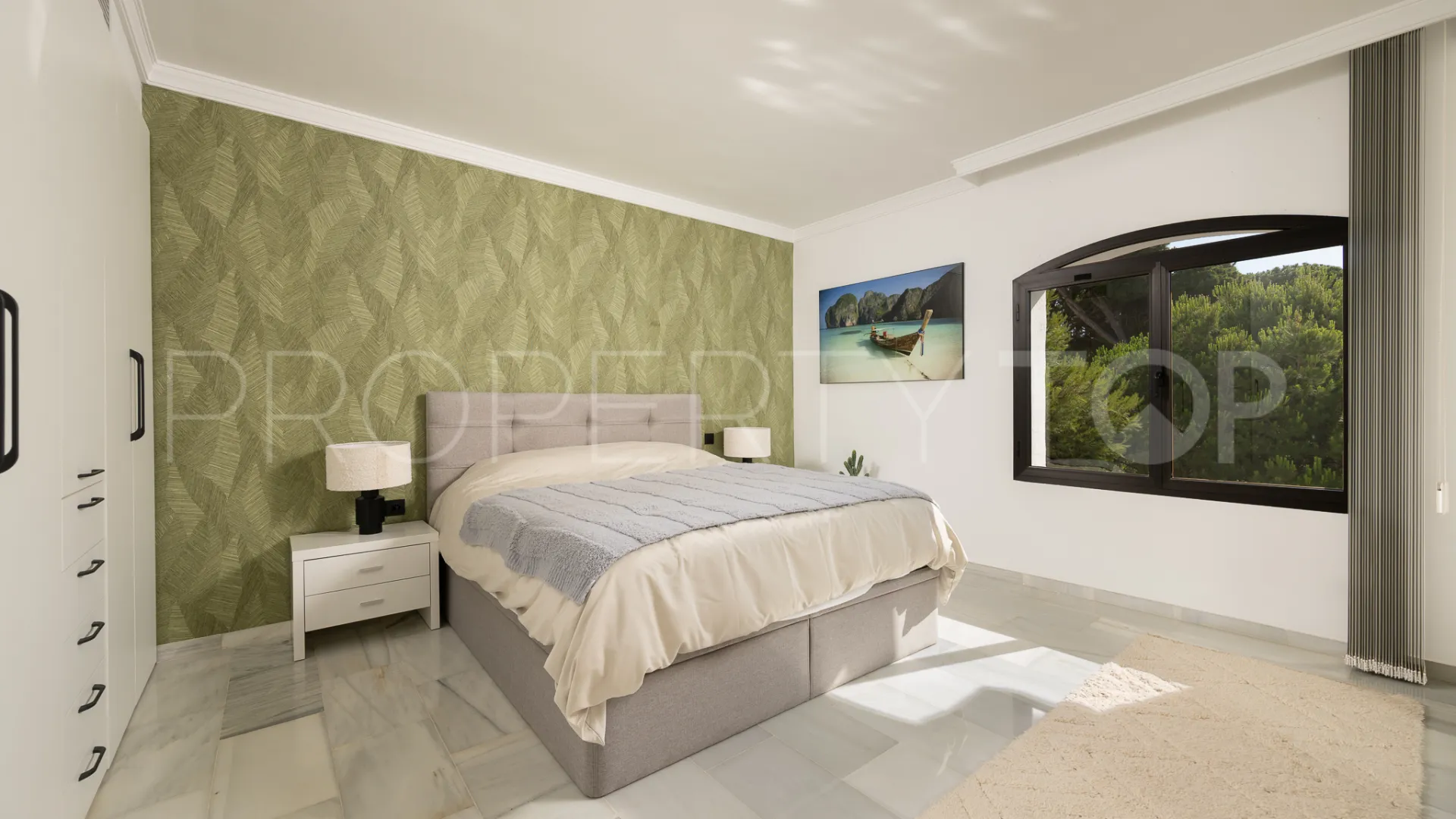 Playas del Duque, apartamento de 2 dormitorios en venta