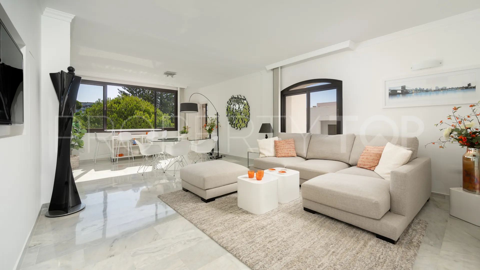 Playas del Duque, apartamento de 2 dormitorios en venta