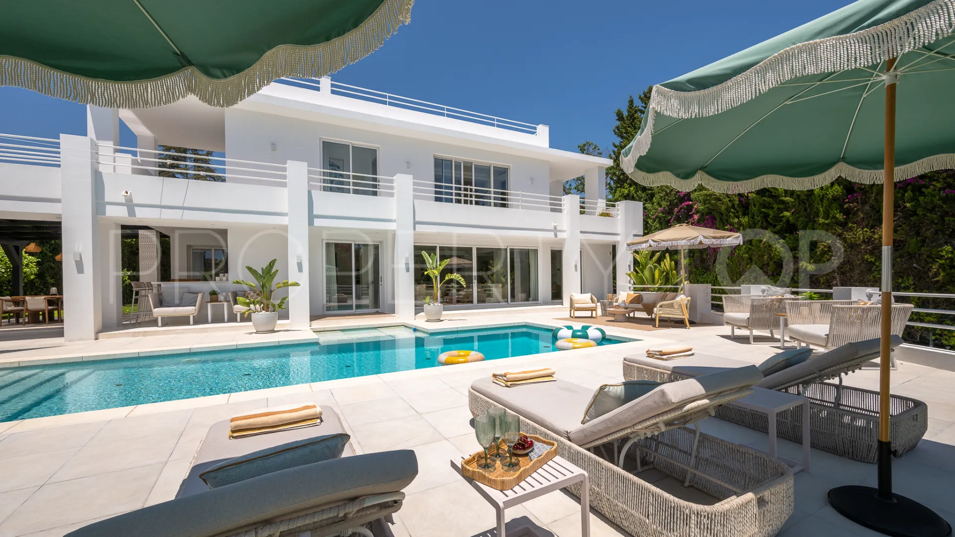 Villa en venta de 7 dormitorios en Parcelas del Golf