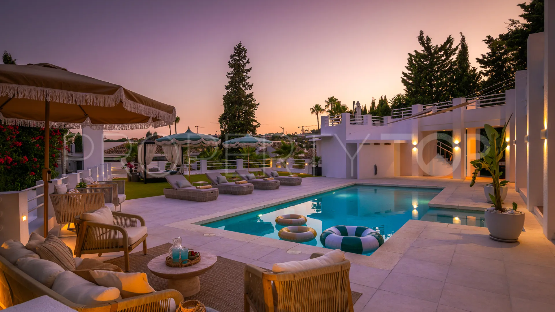 Villa en venta de 7 dormitorios en Parcelas del Golf