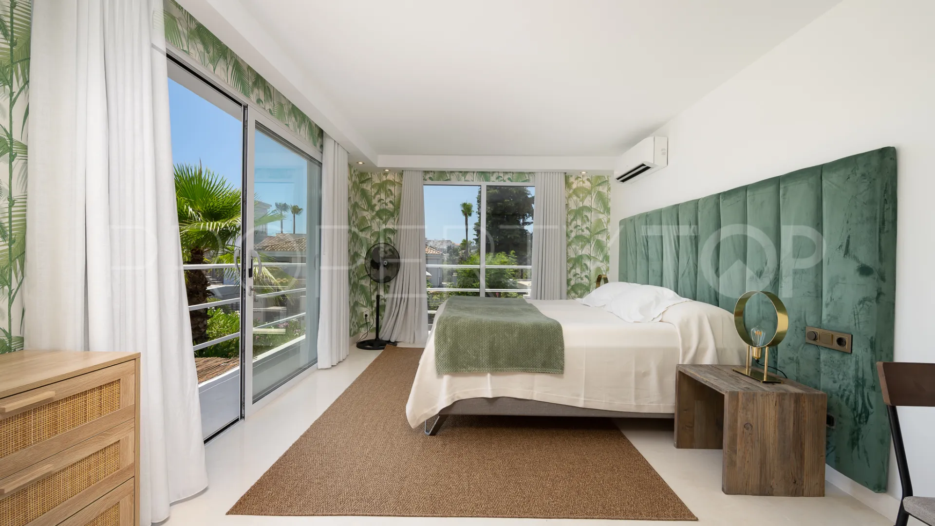 Villa en venta de 7 dormitorios en Parcelas del Golf