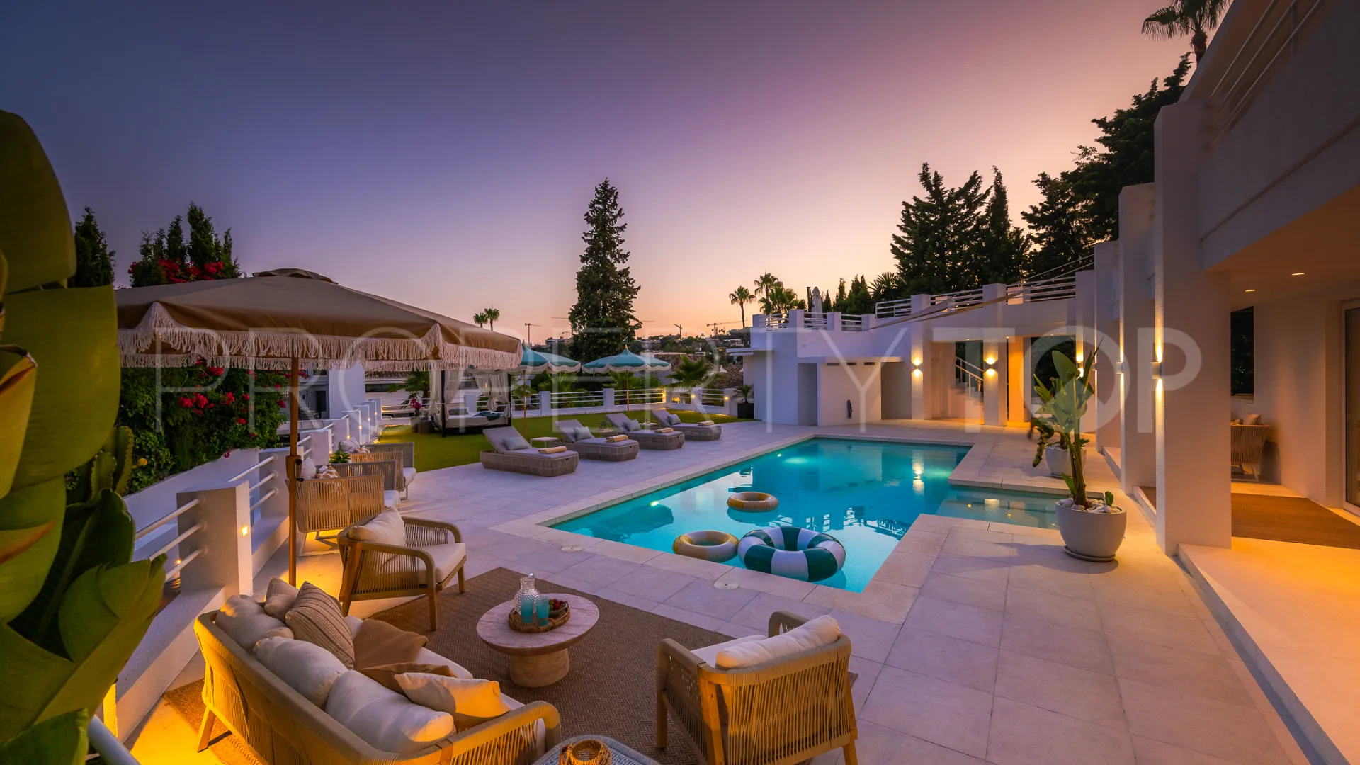 Villa en venta de 7 dormitorios en Parcelas del Golf