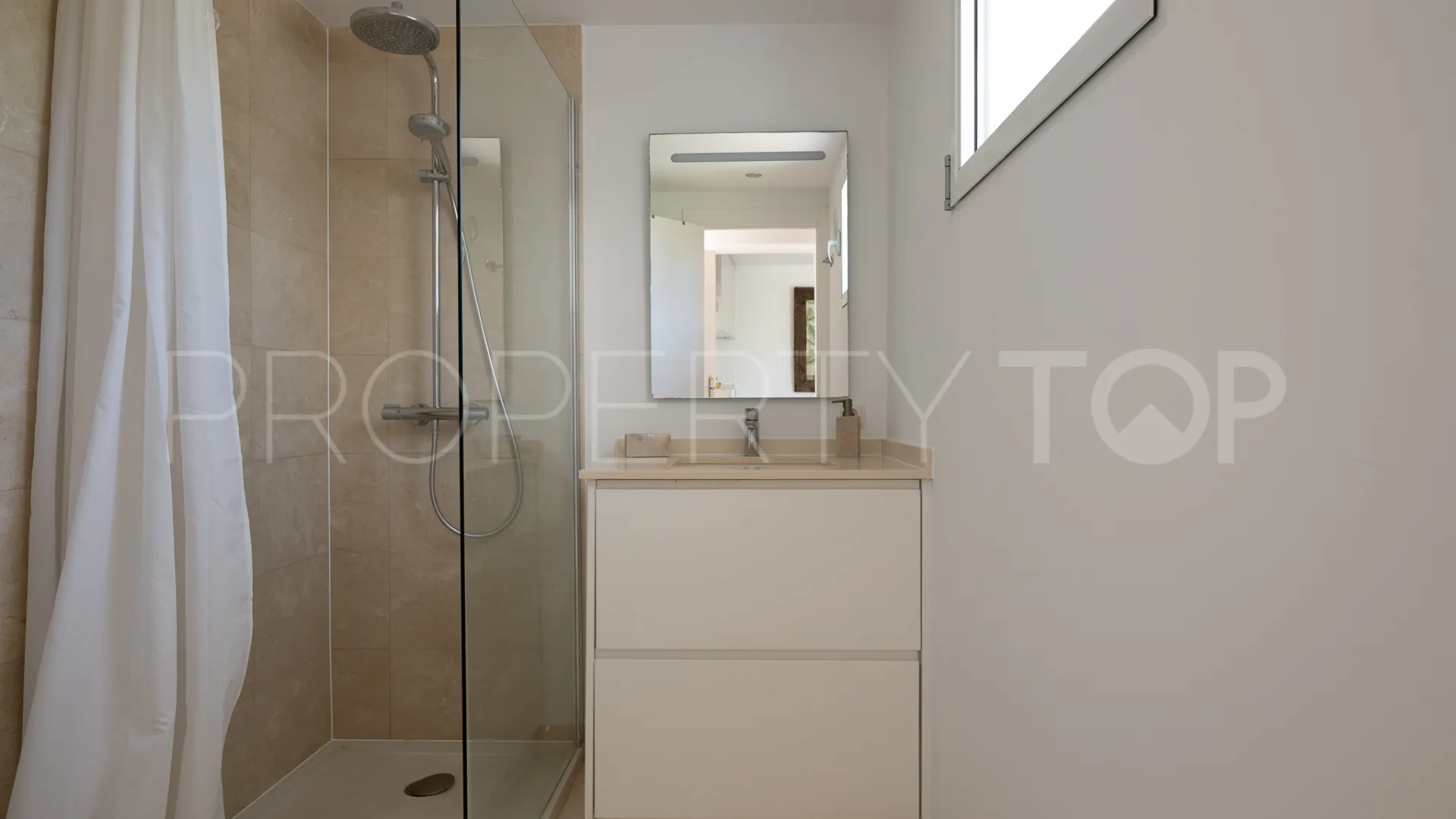 Villa en venta de 7 dormitorios en Parcelas del Golf