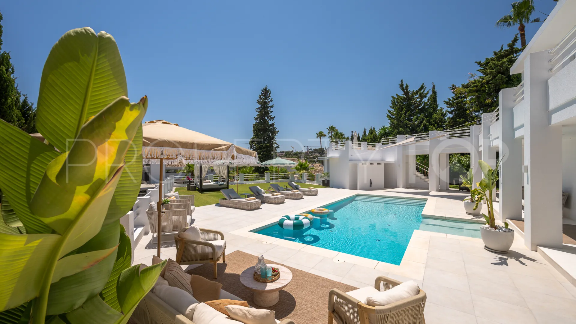 Villa en venta de 7 dormitorios en Parcelas del Golf