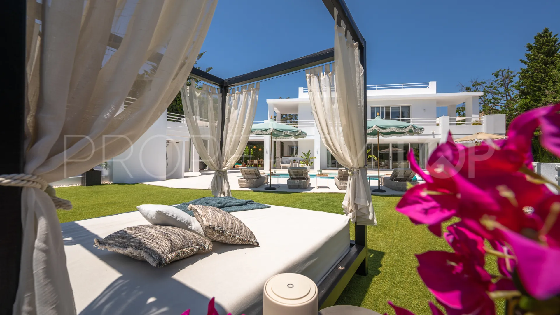 Villa en venta de 7 dormitorios en Parcelas del Golf