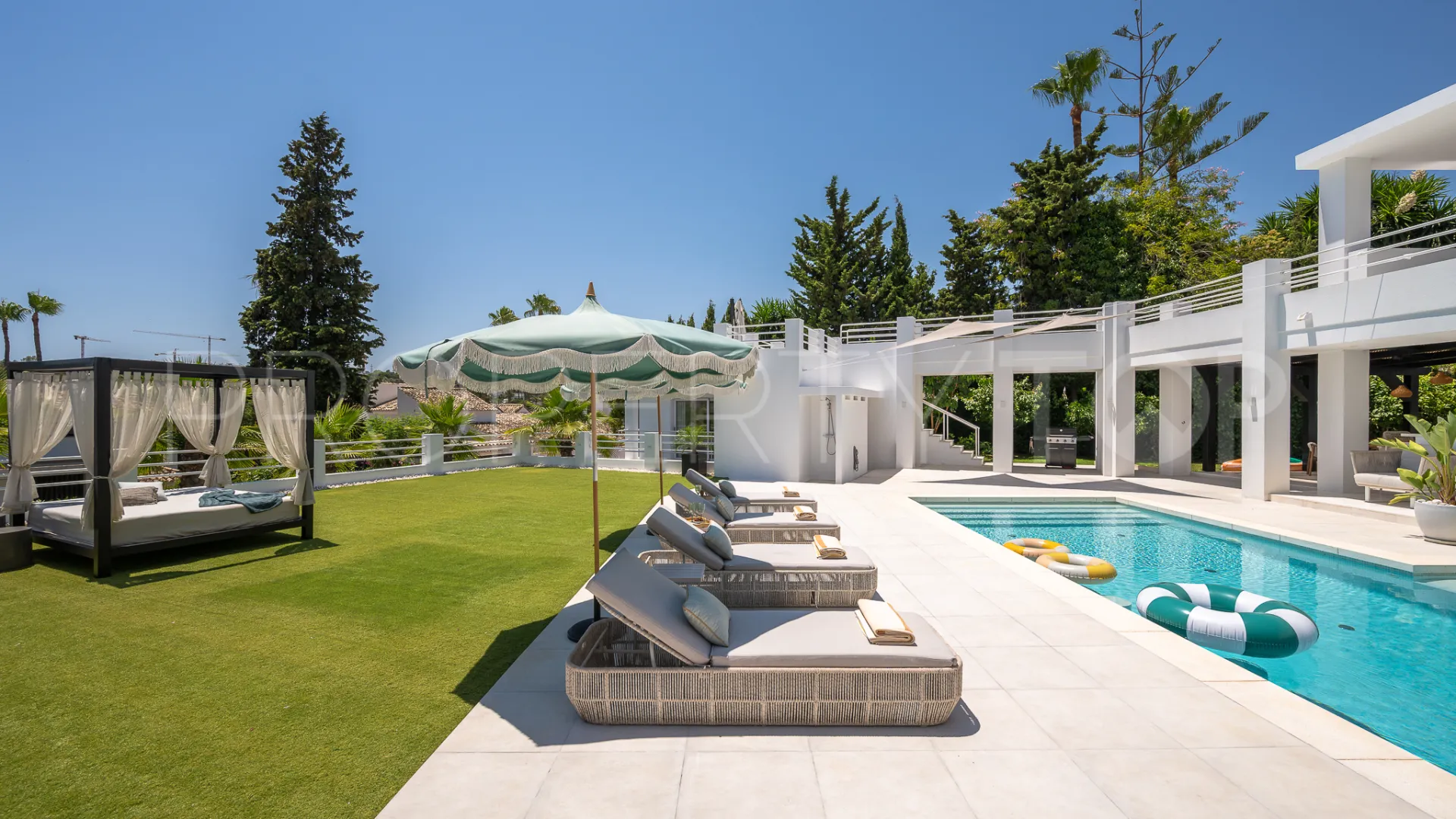 Villa en venta de 7 dormitorios en Parcelas del Golf