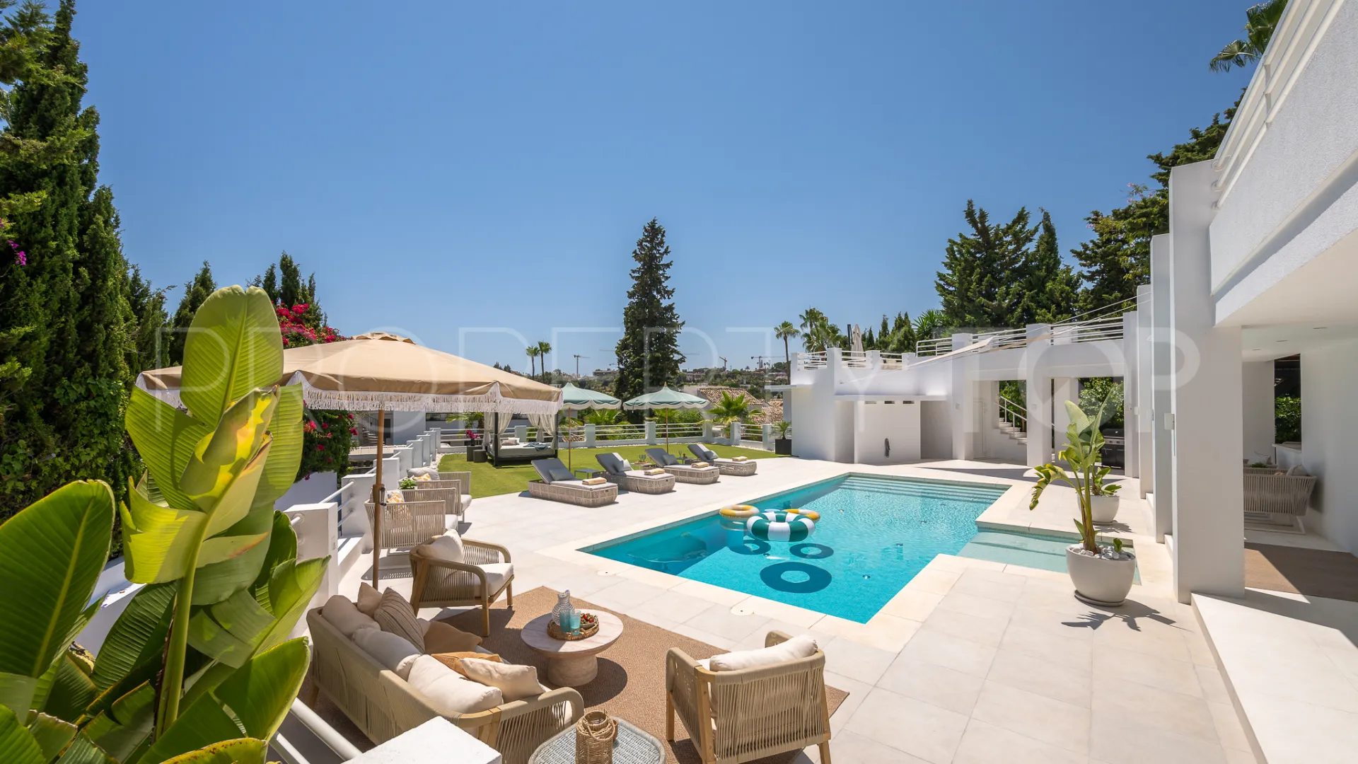 Villa en venta de 7 dormitorios en Parcelas del Golf
