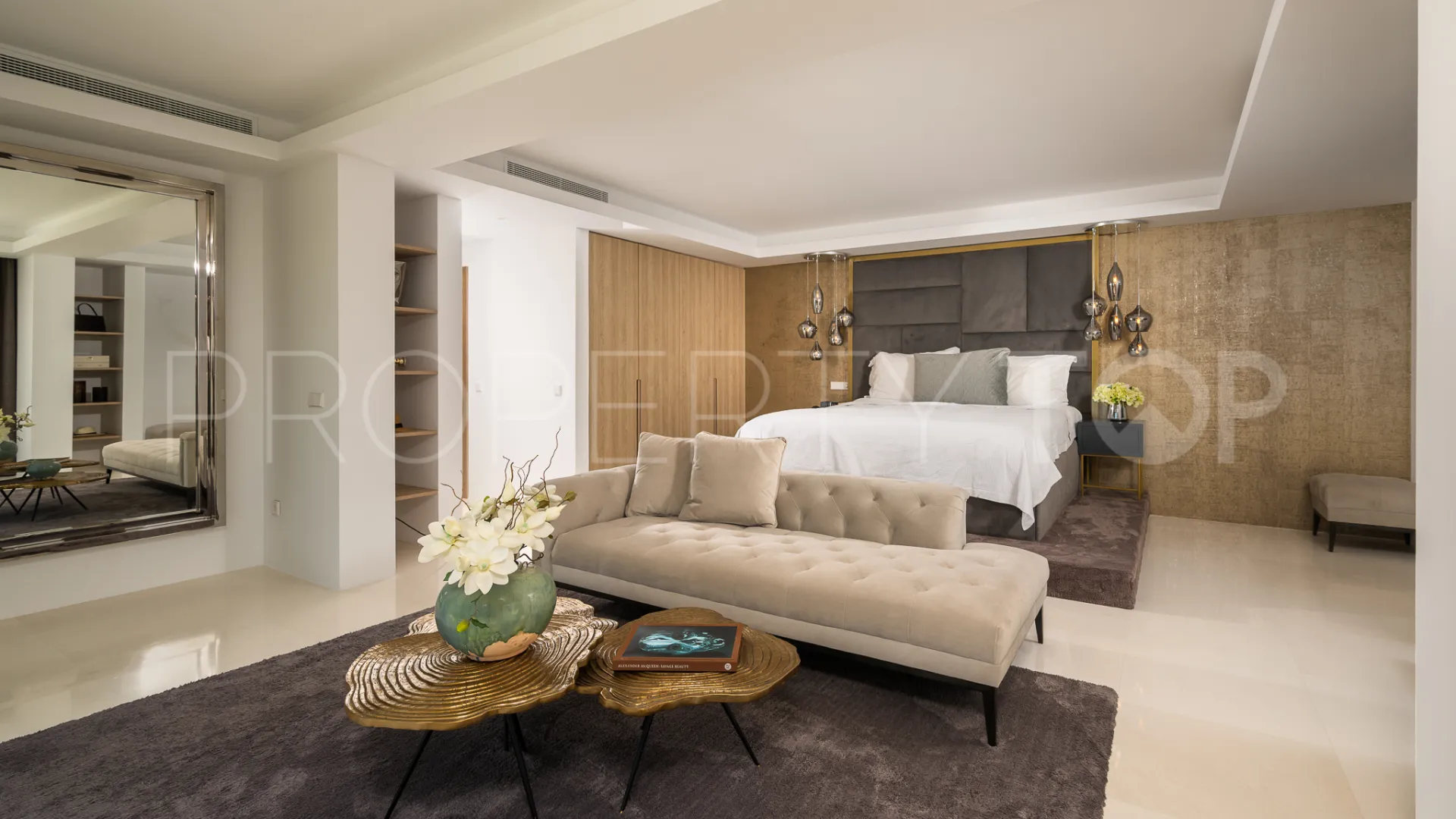 Villa en venta de 7 dormitorios en Parcelas del Golf