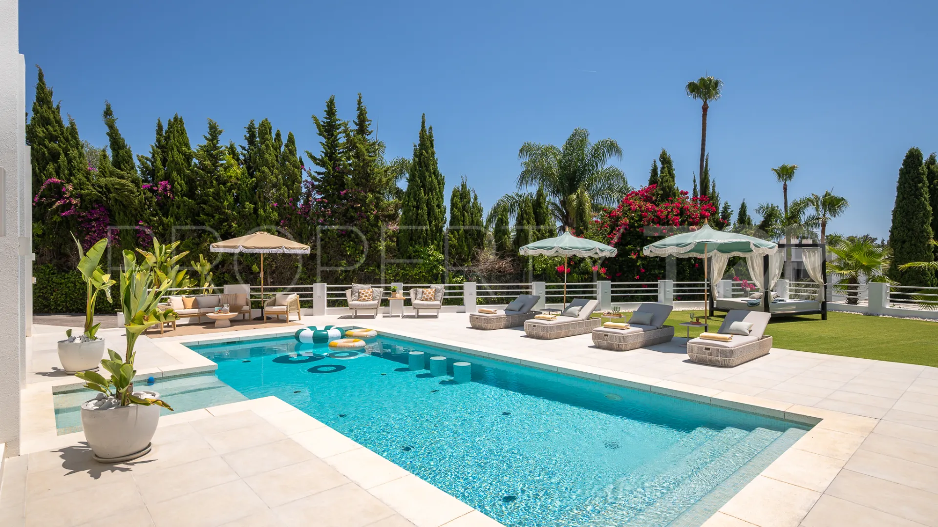 Villa en venta de 7 dormitorios en Parcelas del Golf