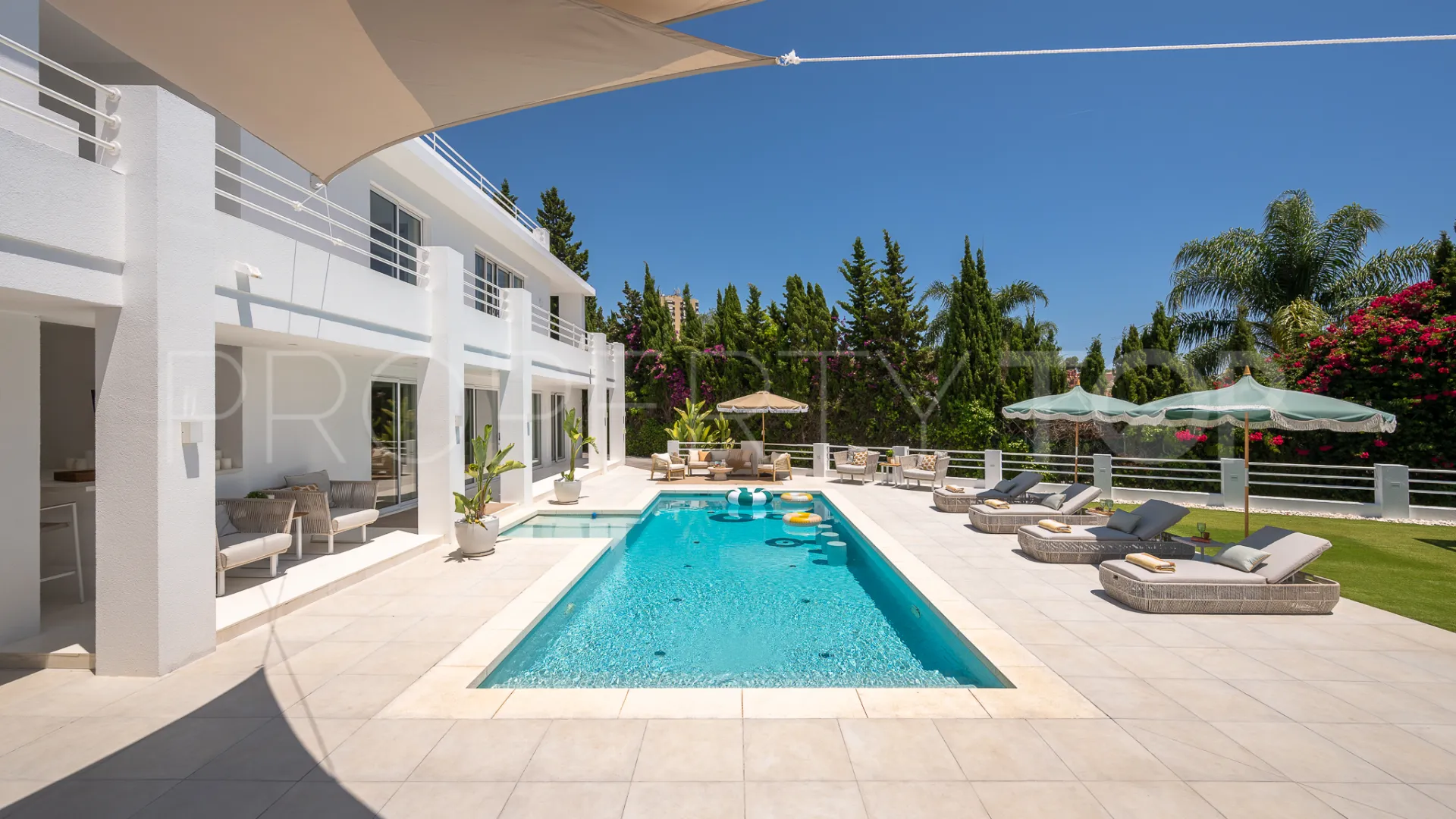 Villa en venta de 7 dormitorios en Parcelas del Golf