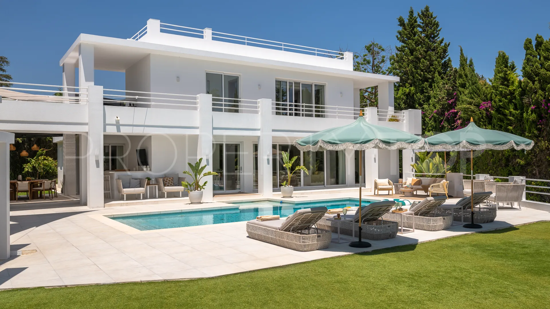 Villa en venta de 7 dormitorios en Parcelas del Golf